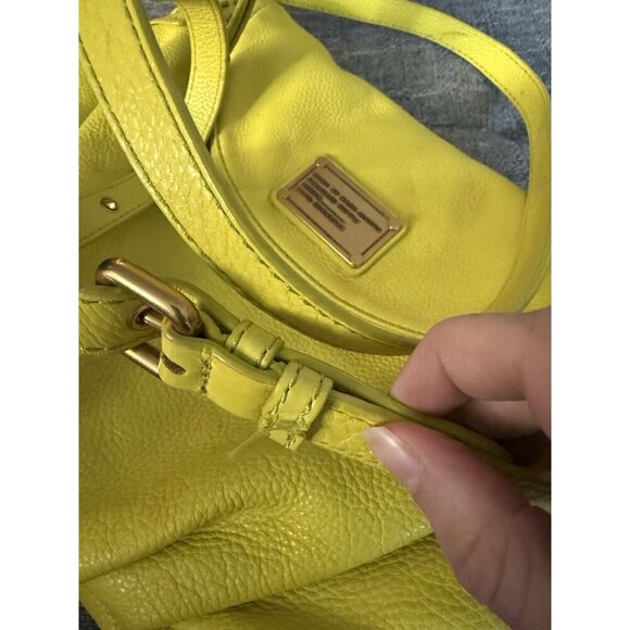 marc by marc jacobs classic q natasha crossbody purse neon yellow used - Picture 9 of 11